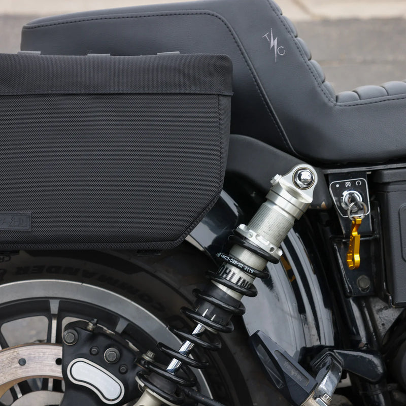 Thrashin Supply Set di borse laterali per moto Throw-Over Essential Base 10L