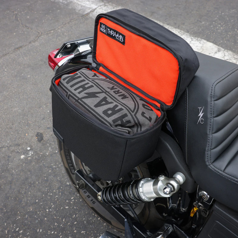 Thrashin Supply Set di borse laterali per moto Throw-Over Essential Base 10L
